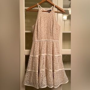 CREAM LACE DRESS - le Chateau